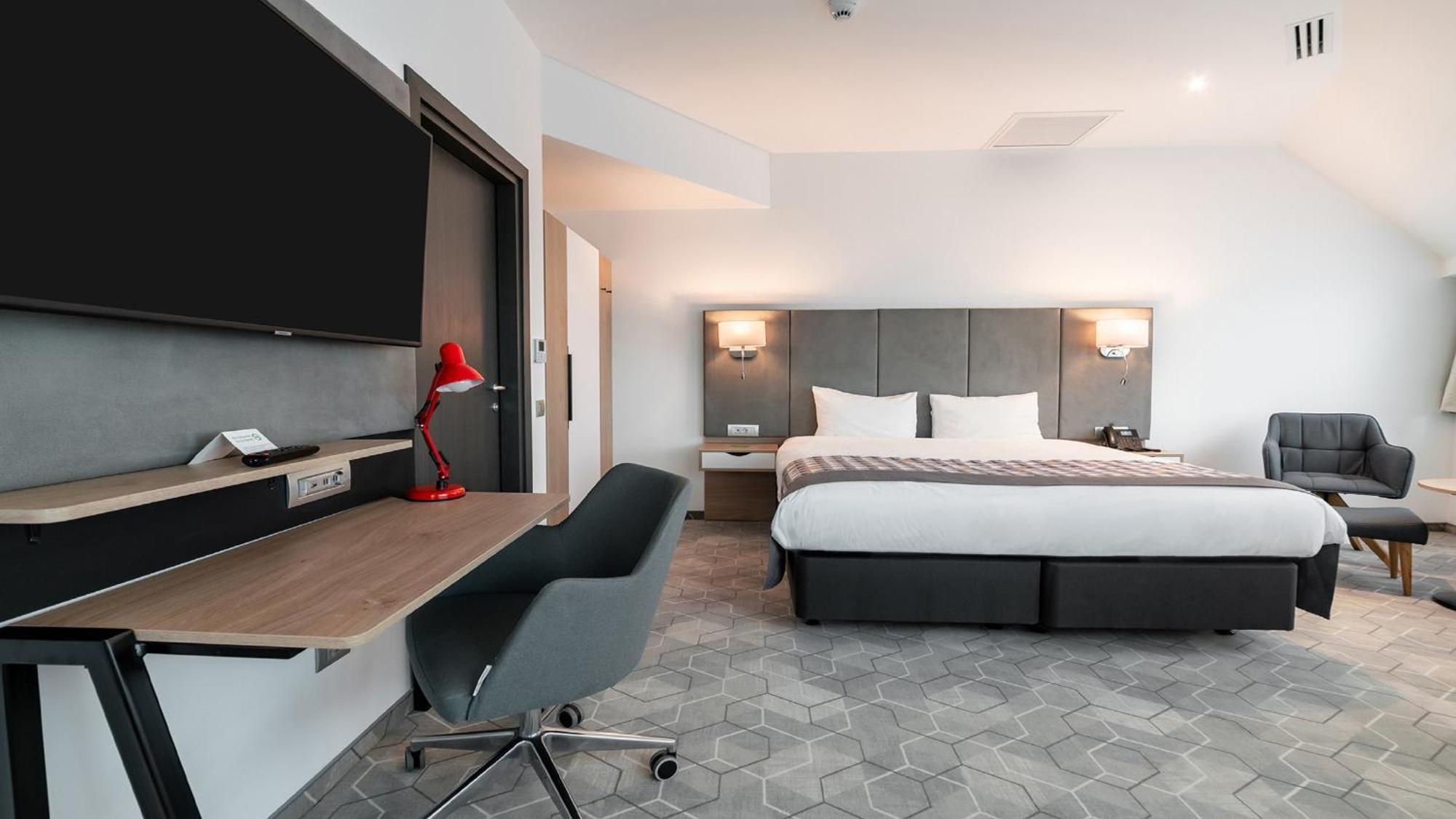 Holiday Inn Bucharest - Times, An Ihg Hotel Екстер'єр фото