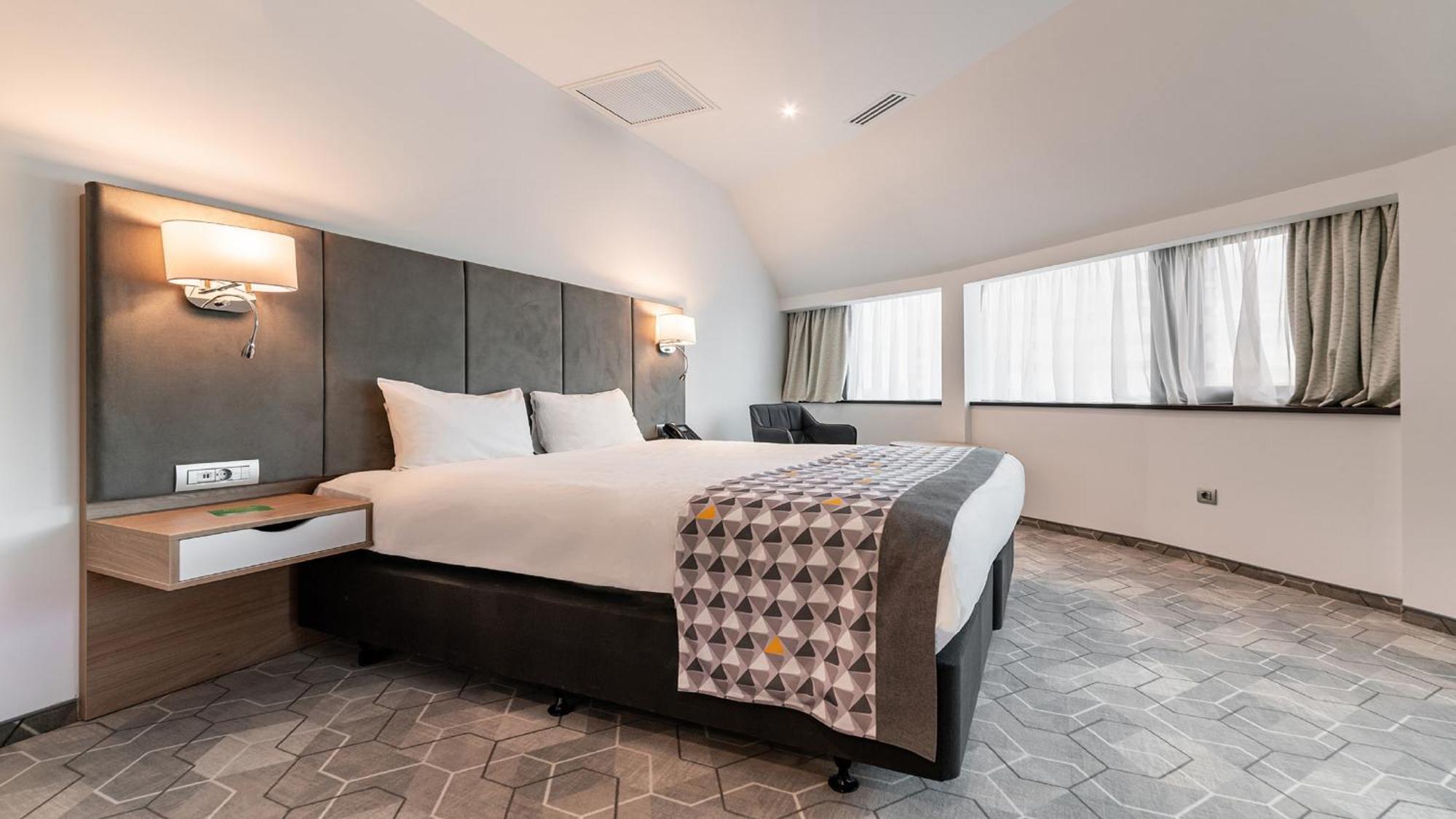 Holiday Inn Bucharest - Times, An Ihg Hotel Екстер'єр фото