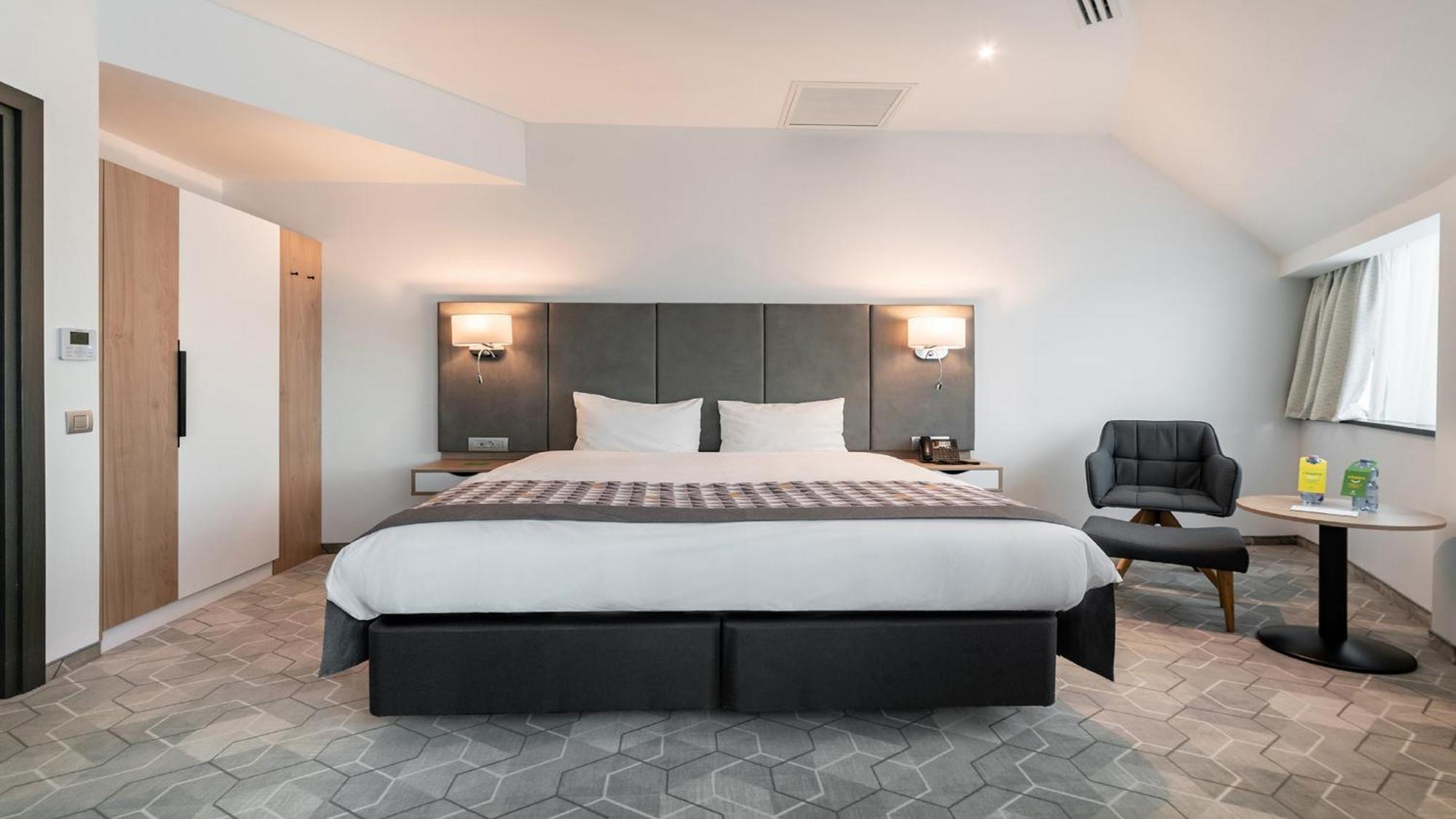 Holiday Inn Bucharest - Times, An Ihg Hotel Екстер'єр фото